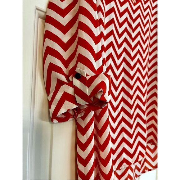 Kiara Women’s Medium Chevron 3/4 Sleeve V-neck Blouse - Picture 4 of 12